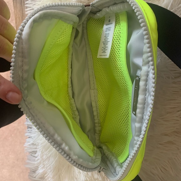 ❌SOLD❌ Lululemon everywhere belt bag 1L - Picture 4 of 4